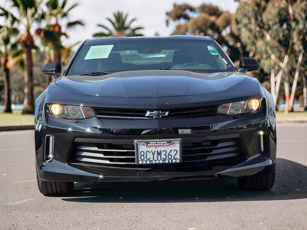2018 Chevrolet Camaro 1LT Image 2 of 40