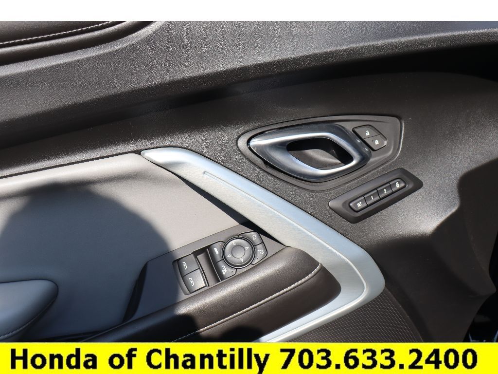Vehicle image 21 of 33