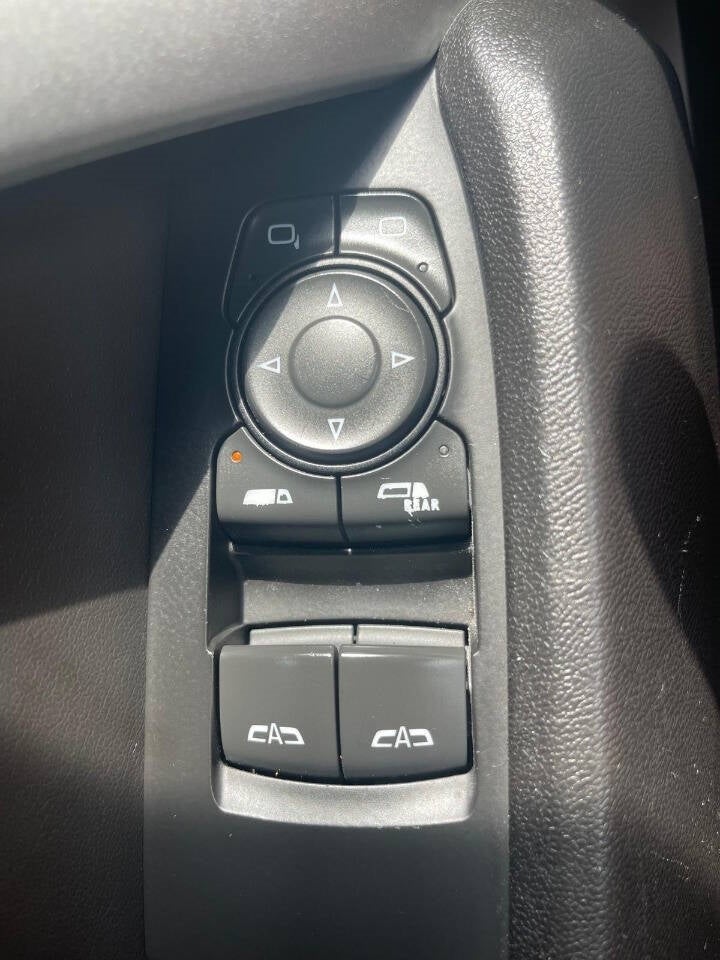 Vehicle image 25 of 39