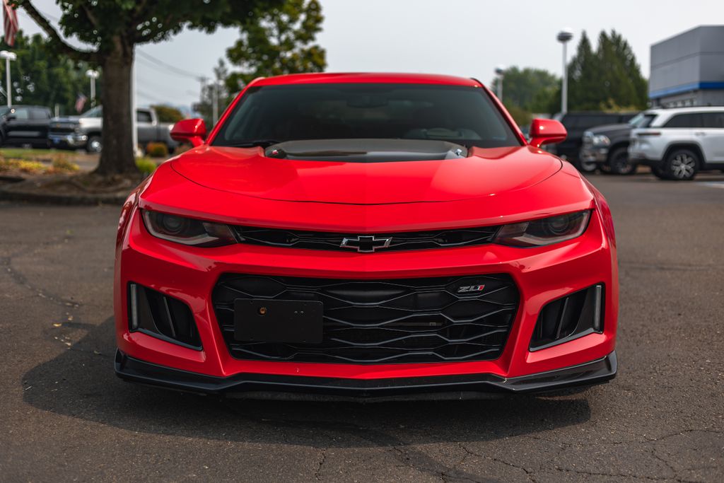 2018 Chevrolet Camaro ZL1 Image 2 of 27