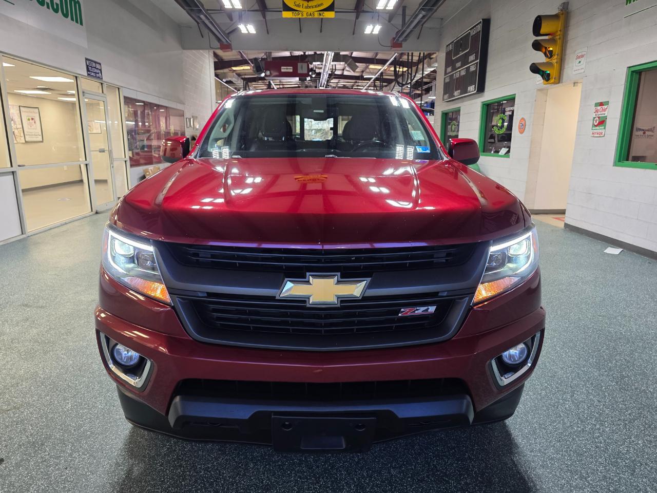 2018 Chevrolet Colorado Z71 Image 2 of 41