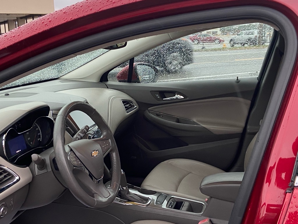 2018 Chevrolet Cruze Premier Image 9 of 28