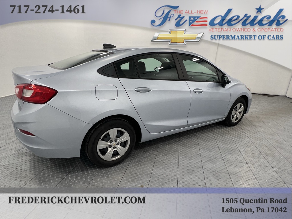 2018 Chevrolet Cruze LS Image 3 of 22