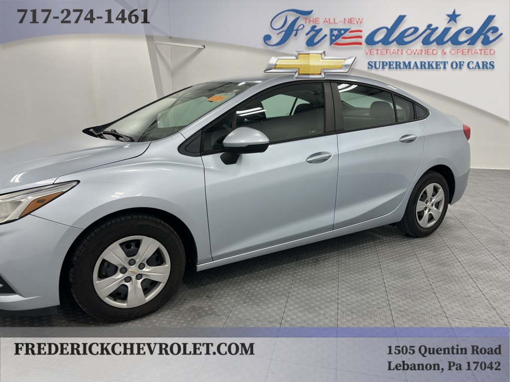 2018 Chevrolet Cruze LS Image 2 of 22
