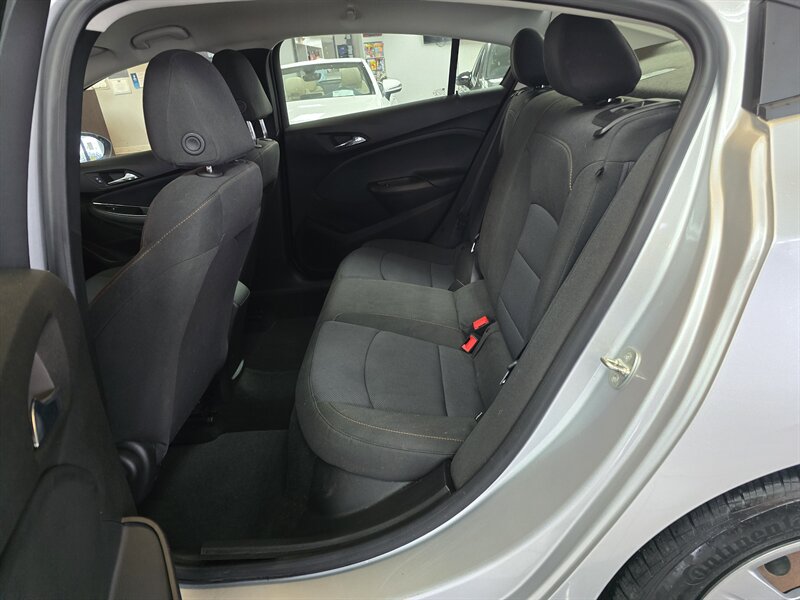 2018 Chevrolet Cruze LS Image 10 of 28