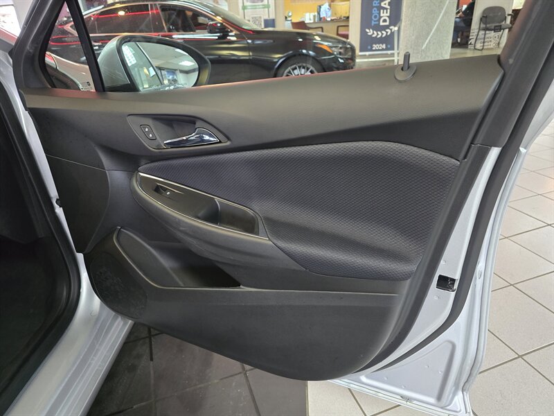 2018 Chevrolet Cruze LS Image 11 of 28