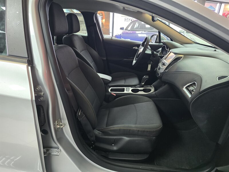 2018 Chevrolet Cruze LS Image 12 of 28