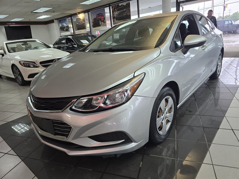 2018 Chevrolet Cruze LS Image 1 of 28