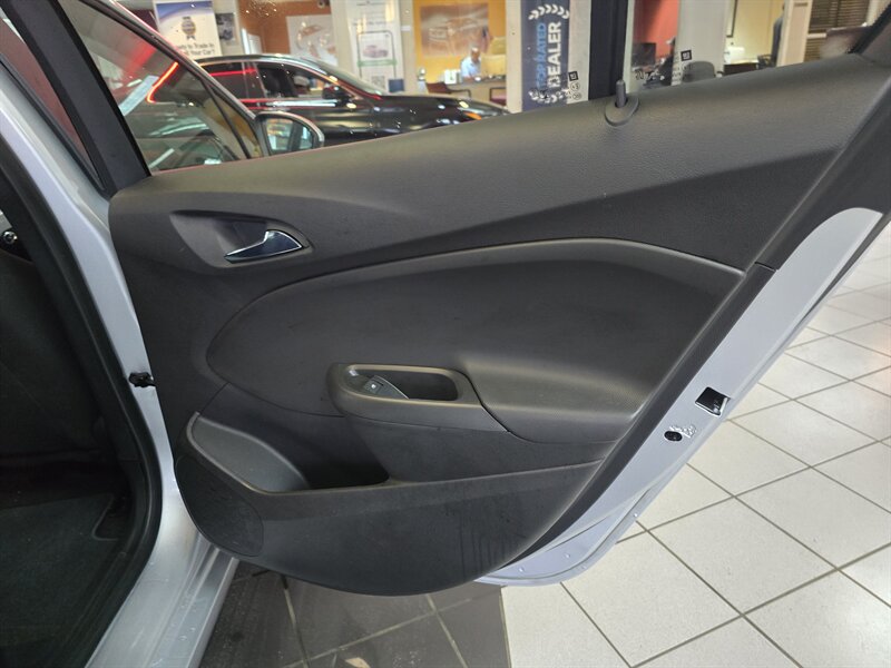 2018 Chevrolet Cruze LS Image 14 of 28