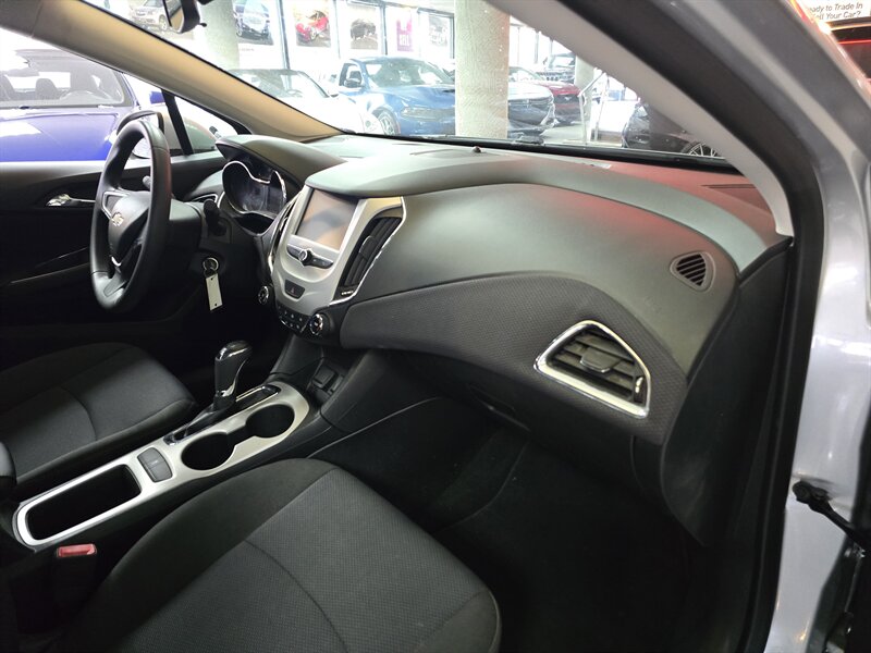 2018 Chevrolet Cruze LS Image 13 of 28