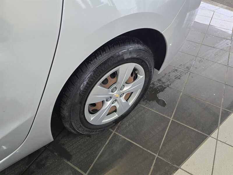 2018 Chevrolet Cruze LS Image 26 of 28