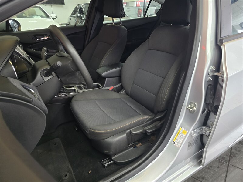 2018 Chevrolet Cruze LS Image 8 of 28