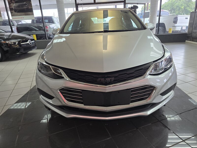 2018 Chevrolet Cruze LS Image 2 of 28