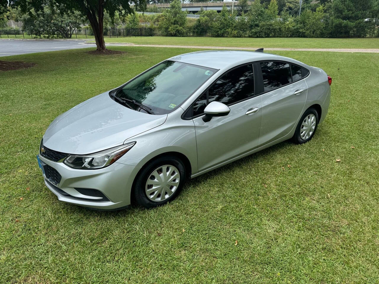 Vehicle image 4 of 23