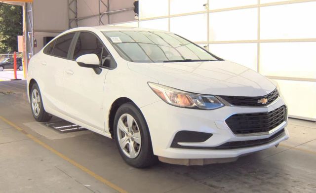 2018 Chevrolet Cruze LS Image 2 of 6