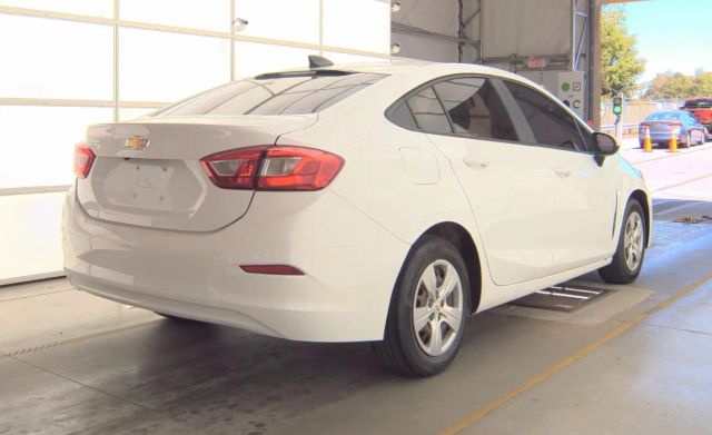 2018 Chevrolet Cruze LS Image 3 of 6