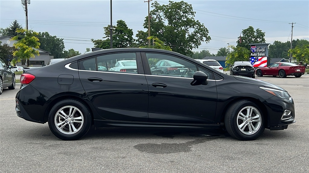 2018 Chevrolet Cruze LT Image 4 of 39