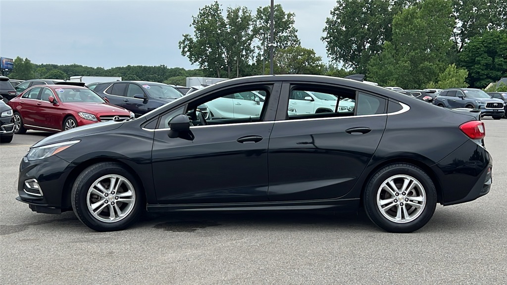 2018 Chevrolet Cruze LT Image 8 of 39