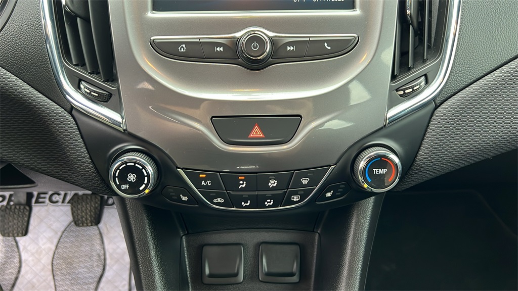 2018 Chevrolet Cruze LT Image 28 of 39