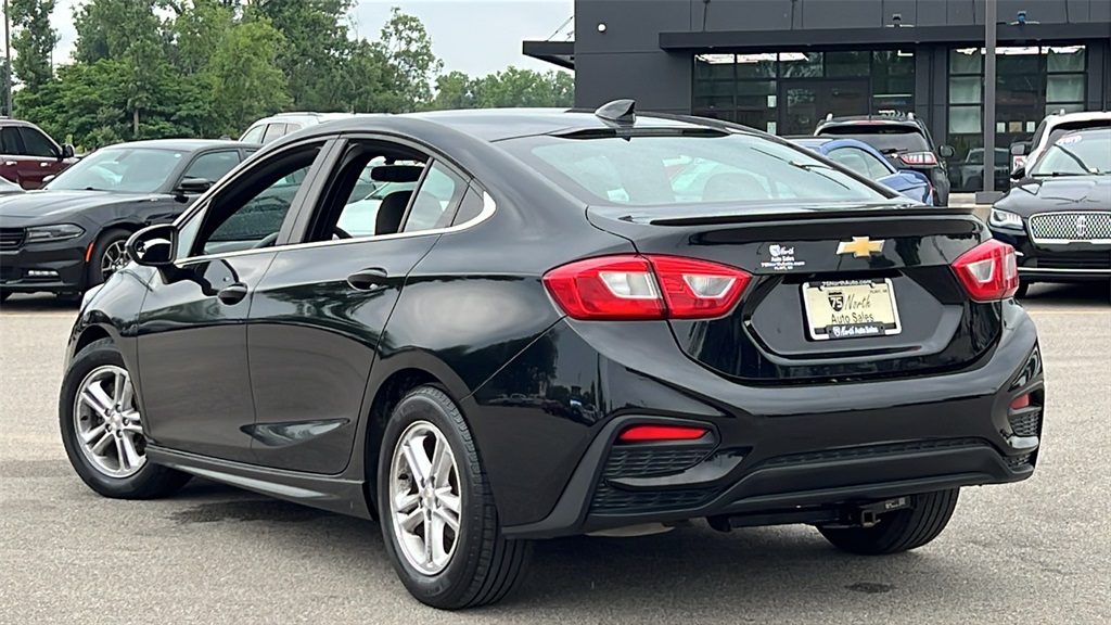 2018 Chevrolet Cruze LT Image 6 of 39