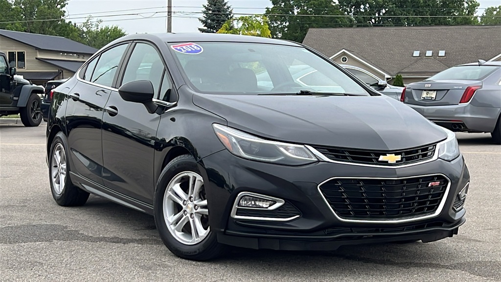 2018 Chevrolet Cruze LT Image 3 of 39