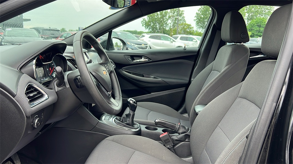 2018 Chevrolet Cruze LT Image 12 of 39