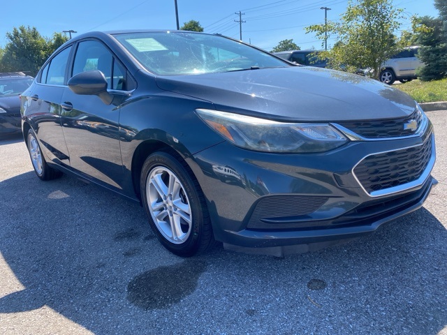 2018 Chevrolet Cruze LT Image 2 of 33
