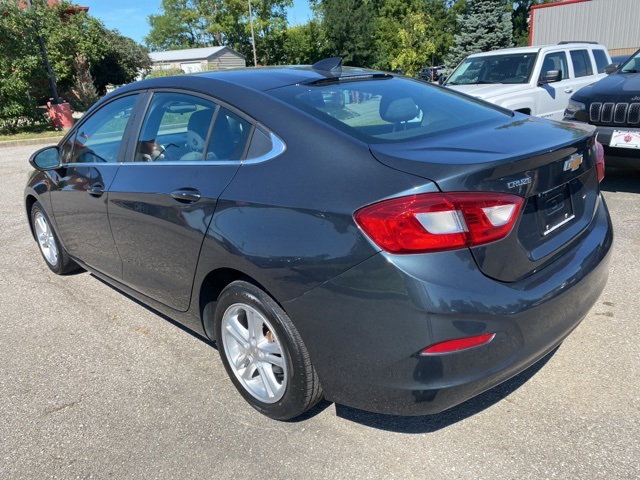 2018 Chevrolet Cruze LT Image 5 of 33