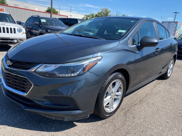 2018 Chevrolet Cruze LT Image 1 of 33