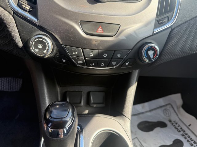 2018 Chevrolet Cruze LT Image 10 of 13