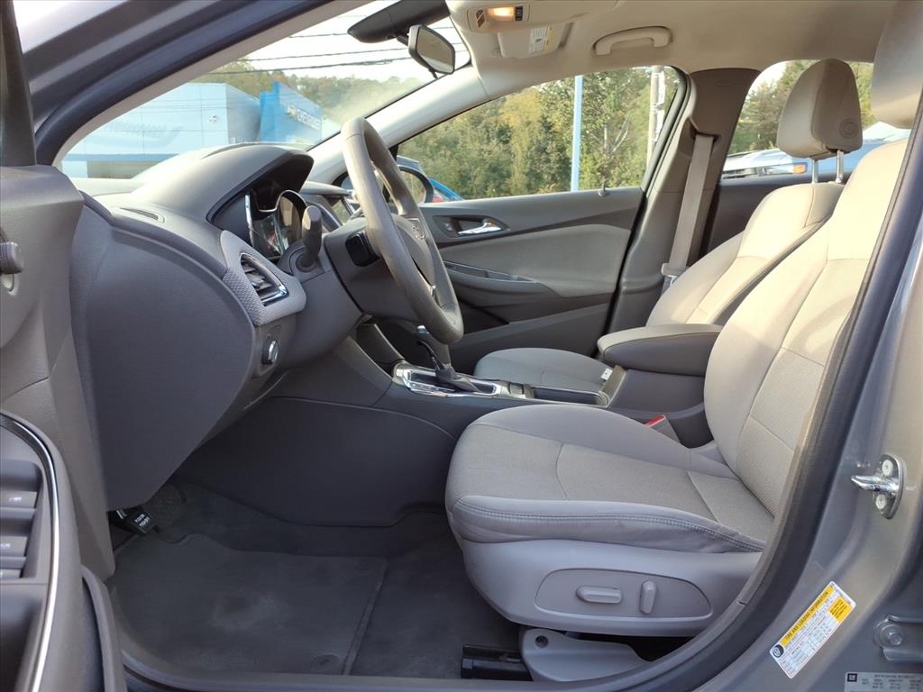 2018 Chevrolet Cruze LT Image 8 of 20