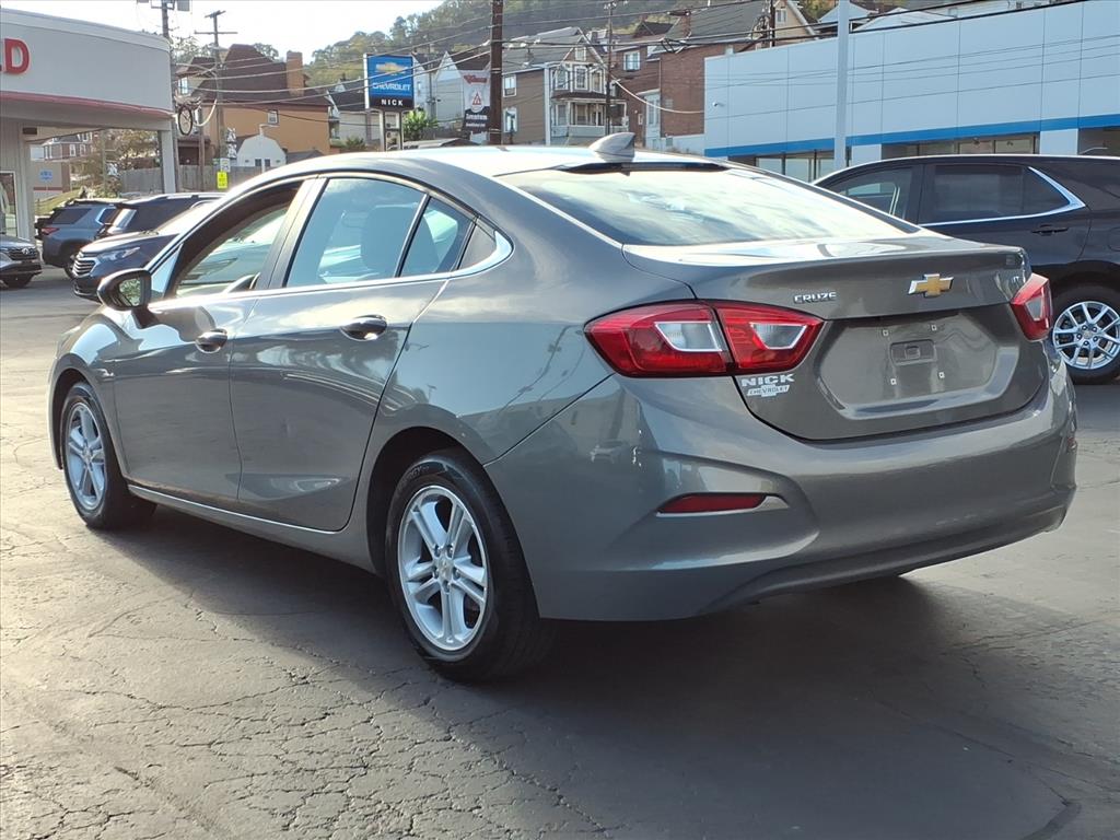 2018 Chevrolet Cruze LT Image 4 of 20