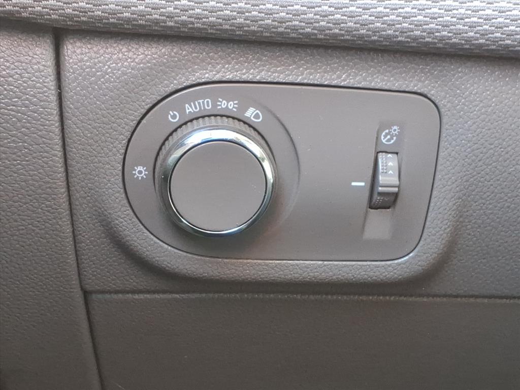 2018 Chevrolet Cruze LT Image 14 of 20