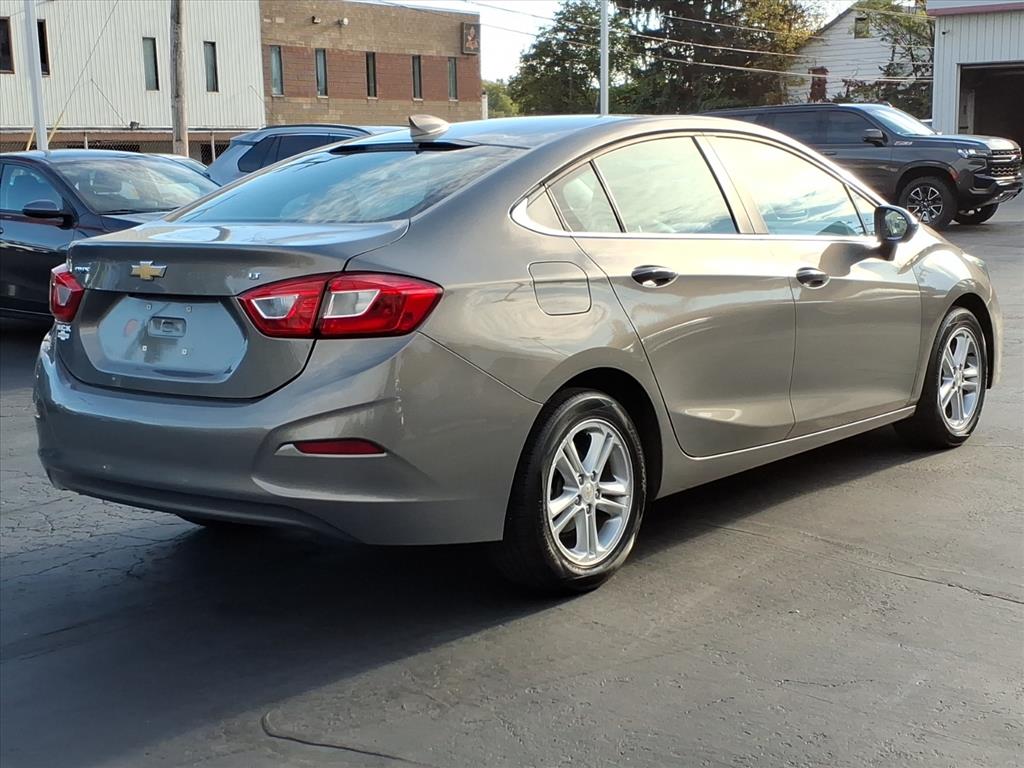 2018 Chevrolet Cruze LT Image 3 of 20