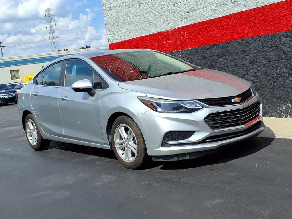 2018 Chevrolet Cruze LT Image 1 of 19