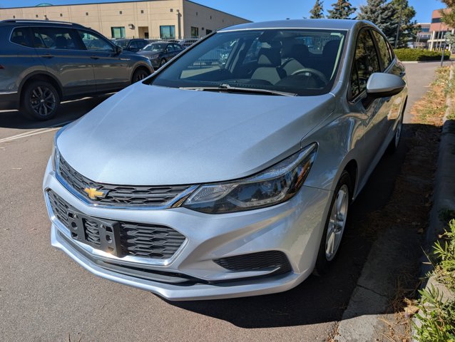 2018 Chevrolet Cruze LT Image 2 of 22