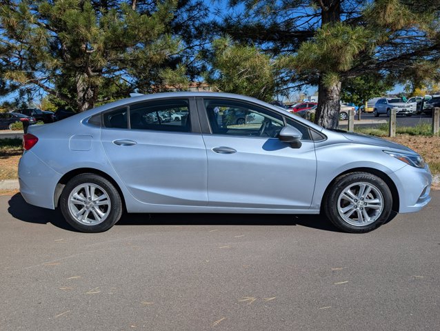 2018 Chevrolet Cruze LT Image 4 of 22