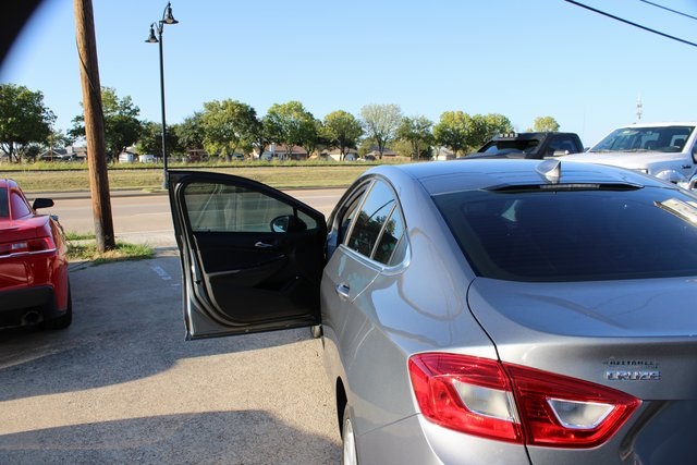 2018 Chevrolet Cruze LT Image 22 of 41