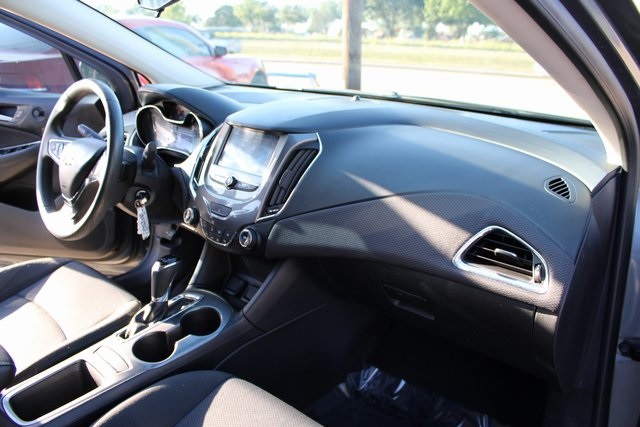 2018 Chevrolet Cruze LT Image 19 of 41