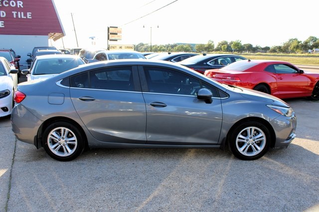 2018 Chevrolet Cruze LT Image 4 of 41