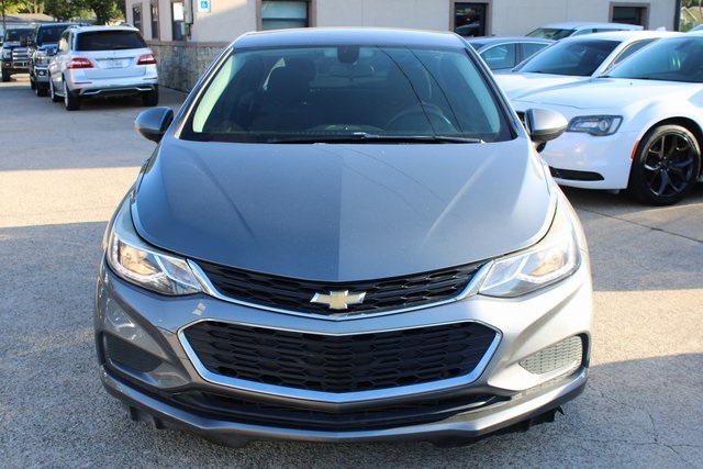 2018 Chevrolet Cruze LT Image 2 of 41
