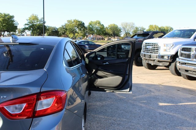 2018 Chevrolet Cruze LT Image 21 of 41