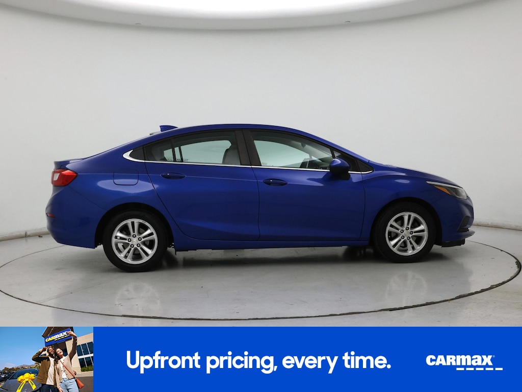 2018 Chevrolet Cruze LT Image 4 of 24