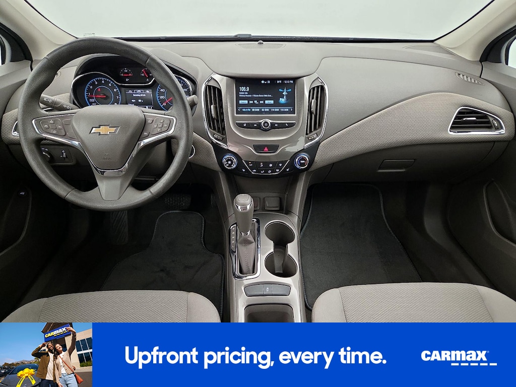 2018 Chevrolet Cruze LT Image 12 of 24