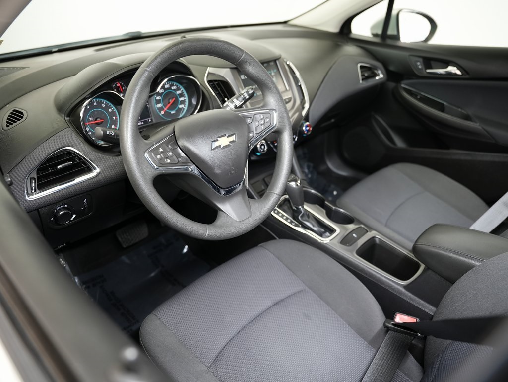 Vehicle image 9 of 58