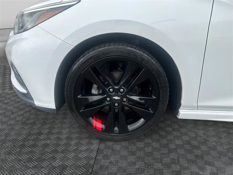 Vehicle image 9 of 14