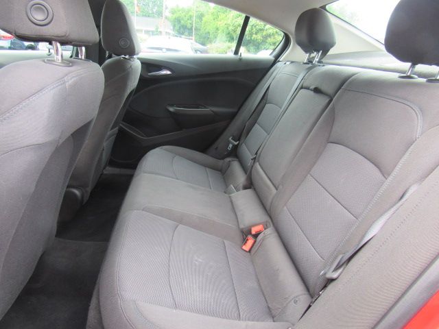 2018 Chevrolet Cruze LT Image 10 of 33