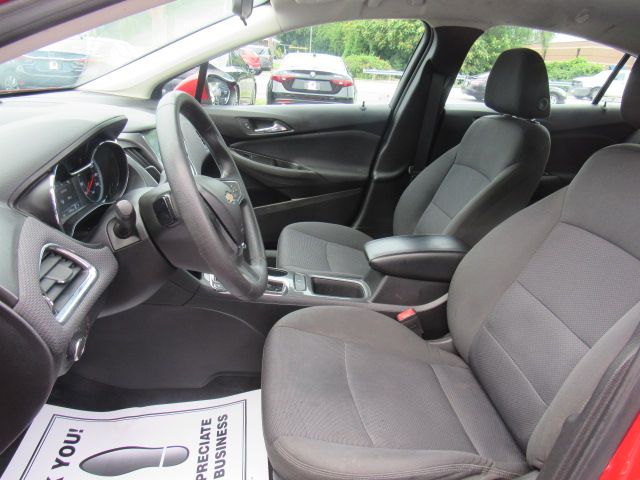 2018 Chevrolet Cruze LT Image 9 of 33