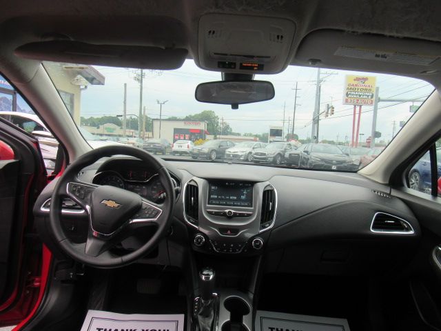 2018 Chevrolet Cruze LT Image 11 of 33