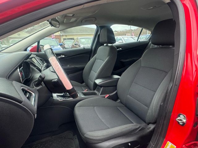 2018 Chevrolet Cruze LT Image 14 of 21